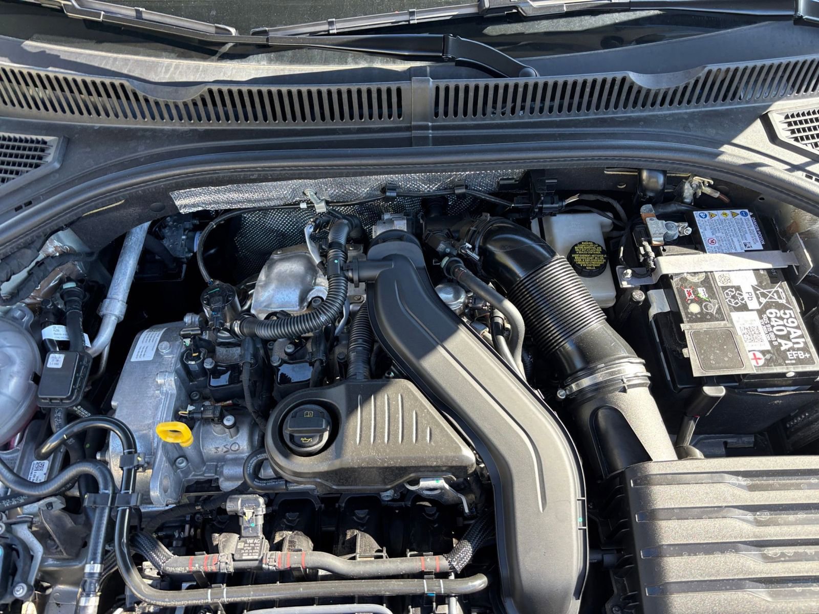 Used 2025 Volkswagen Jetta SE image 31