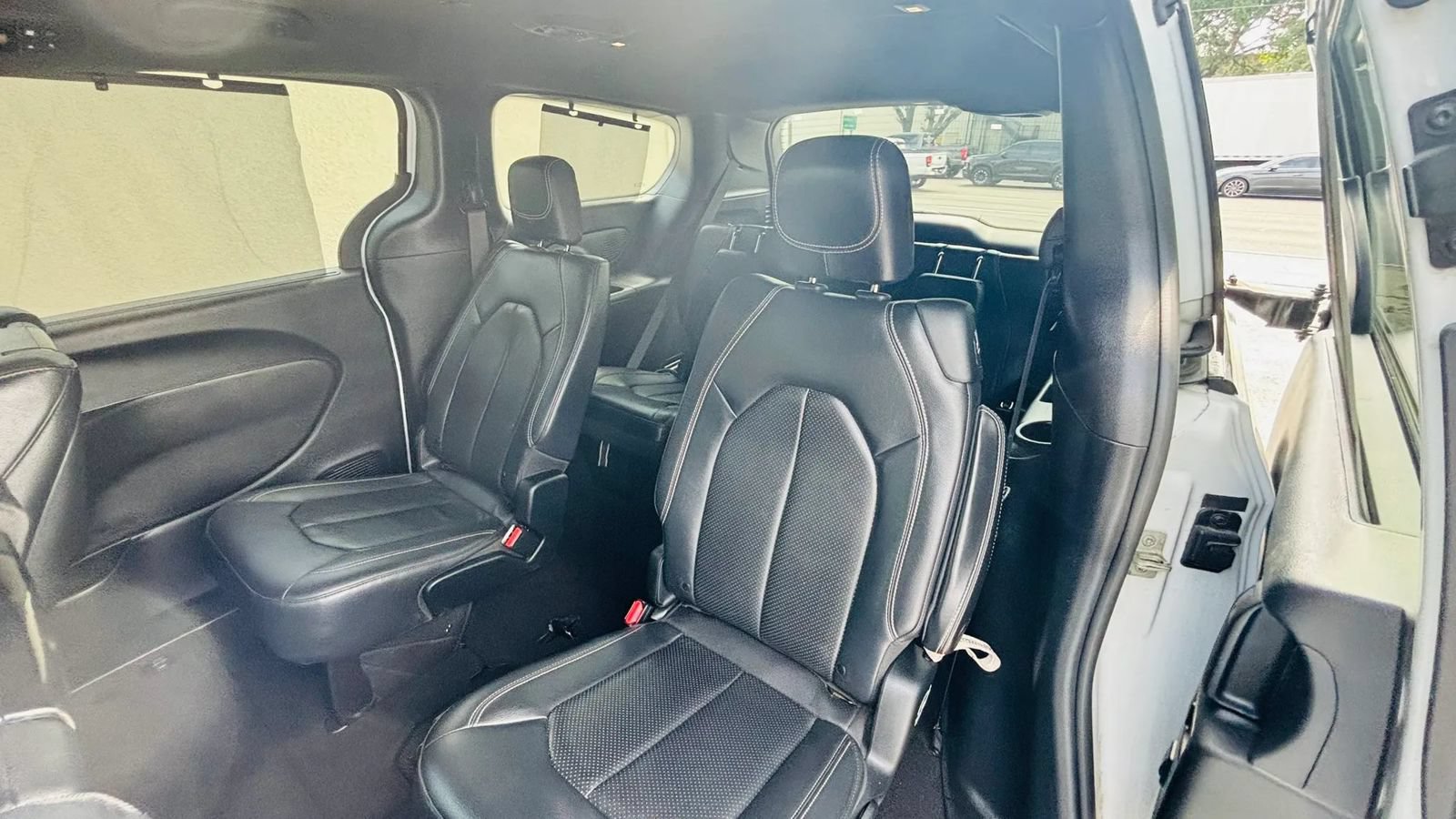 Used 2019 Chrysler Pacifica Touring-L Plus w/ S Appearance Package FWD image 10