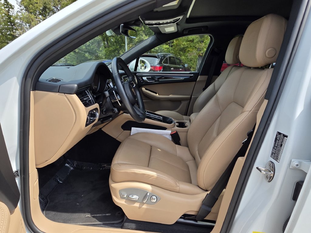 Certified 2024 Porsche Macan Turbo AWD/4WD image 23