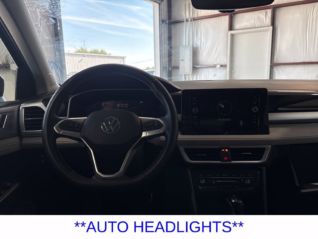 Used 2025 Volkswagen Taos SE AWD/4WD image 10