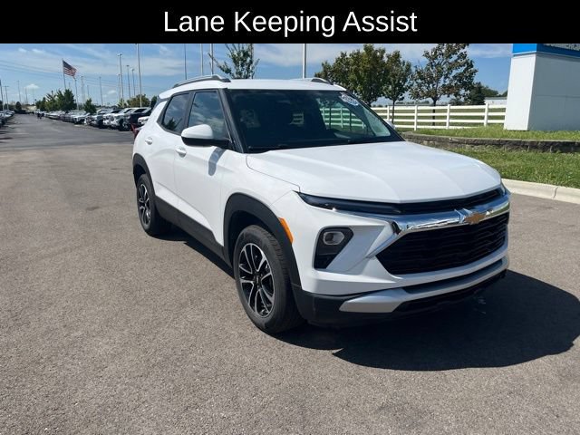 Used 2025 Chevrolet TrailBlazer LT AWD/4WD image 3