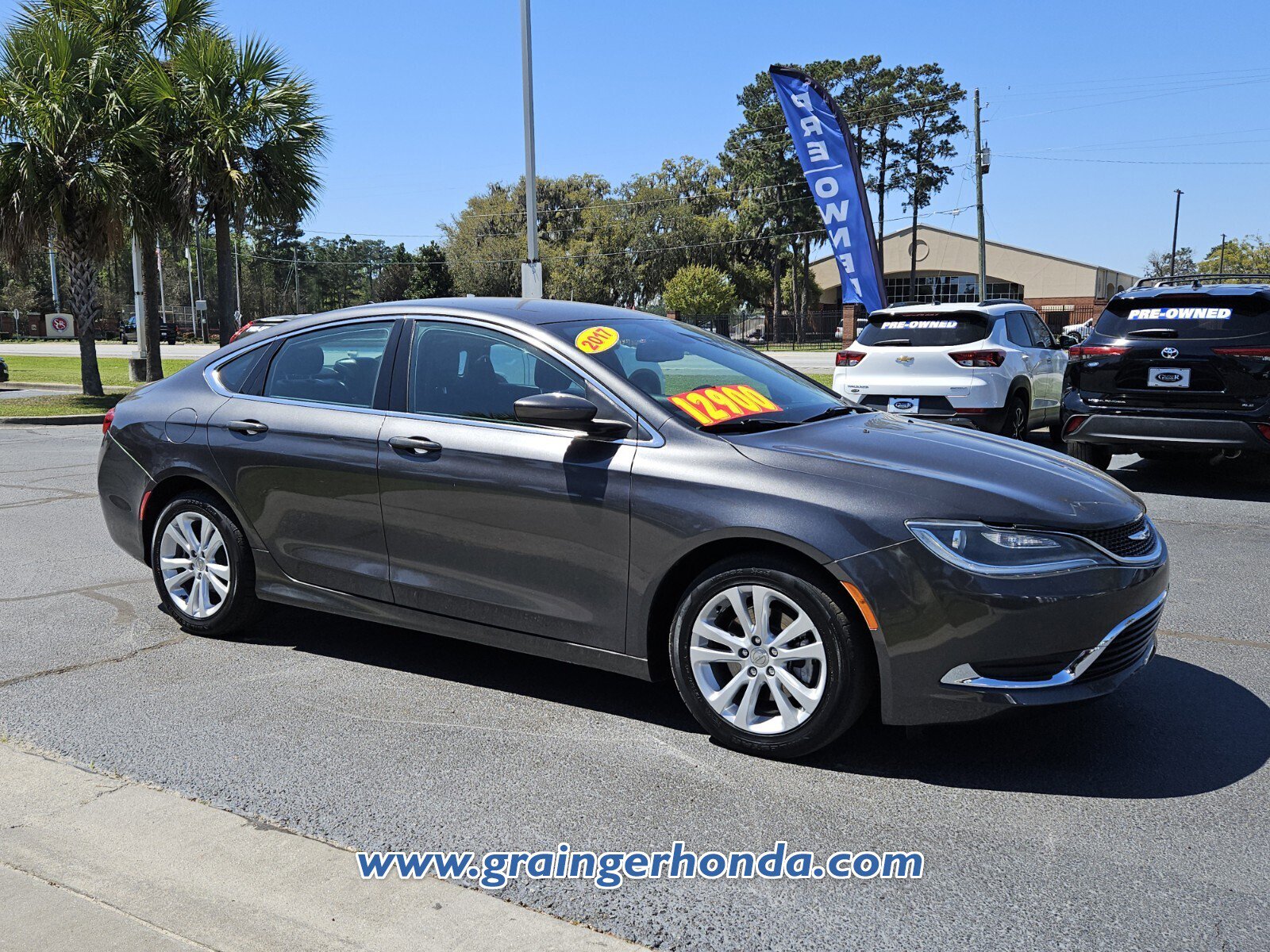 Used 2017 Chrysler 200 Limited Platinum image 7