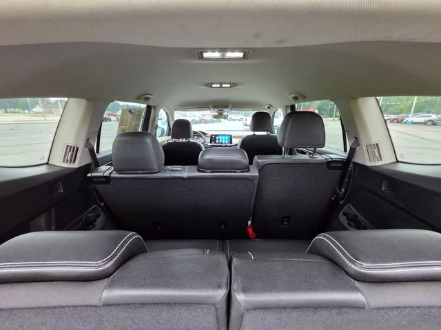 Used 2025 Volkswagen Atlas SE FWD image 12
