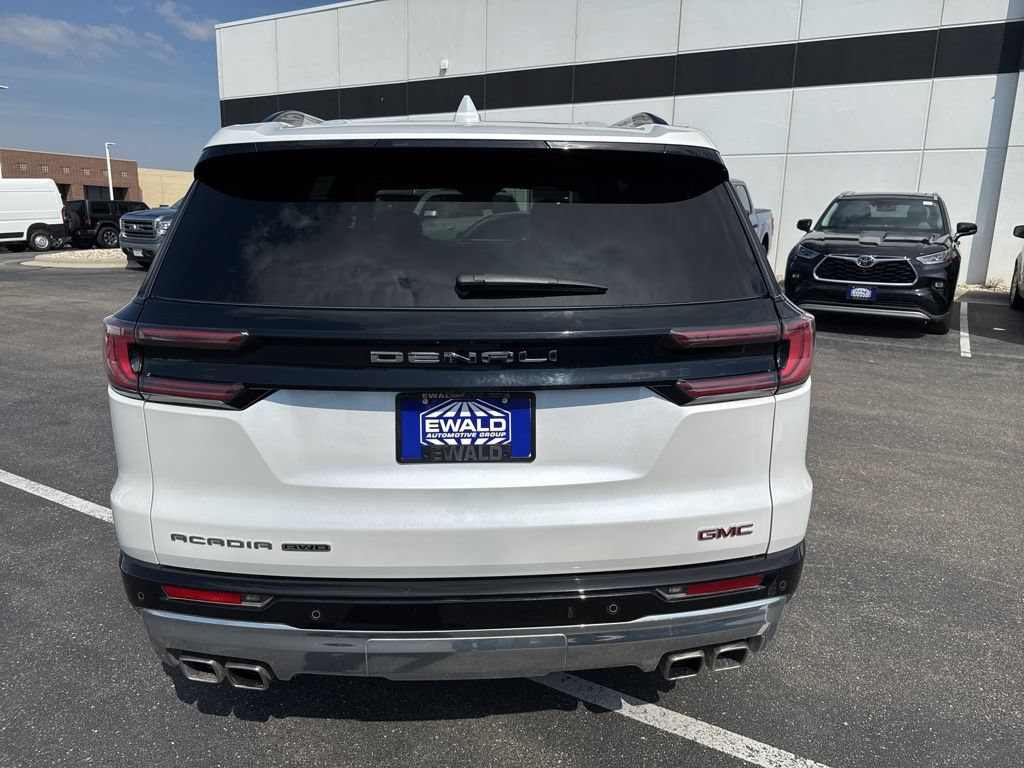 Used 2025 GMC Acadia Denali w/ LPO, Floor Liner Package AWD/4WD image 4