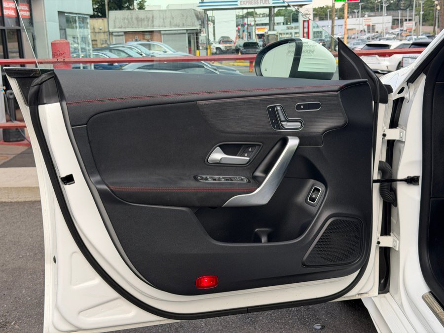 Used 2023 Mercedes-Benz CLA 250 4MATIC image 21