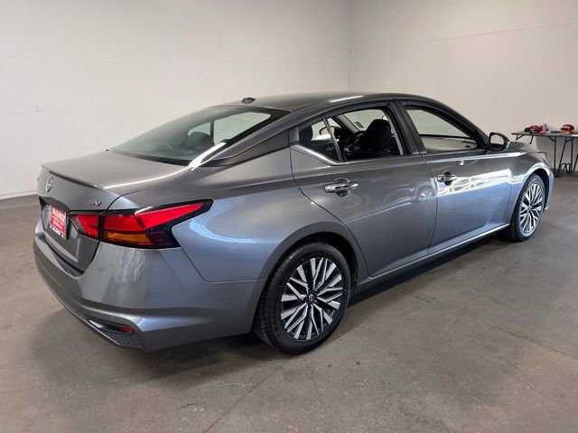 Used 2024 Nissan Altima 2.5 SV image 3