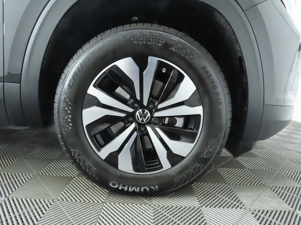 Used 2025 Volkswagen Atlas Cross Sport SE image 33