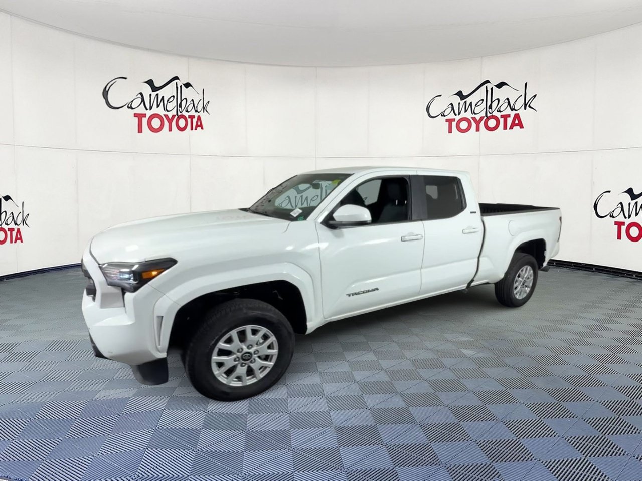 Used 2025 Toyota Tacoma SR5 AWD/4WD image 8
