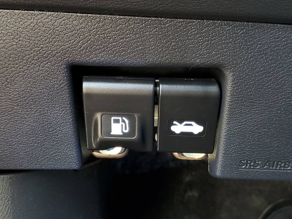 Used 2022 Nissan Versa SR w/ Convenience Package FWD image 18
