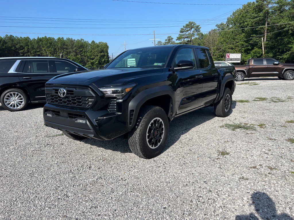 Used 2024 Toyota Tacoma TRD Off-Road image 3