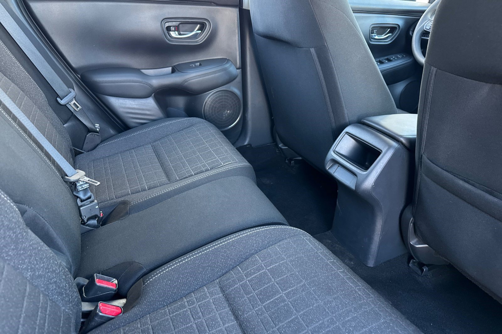 Certified 2025 Honda HR-V LX image 32