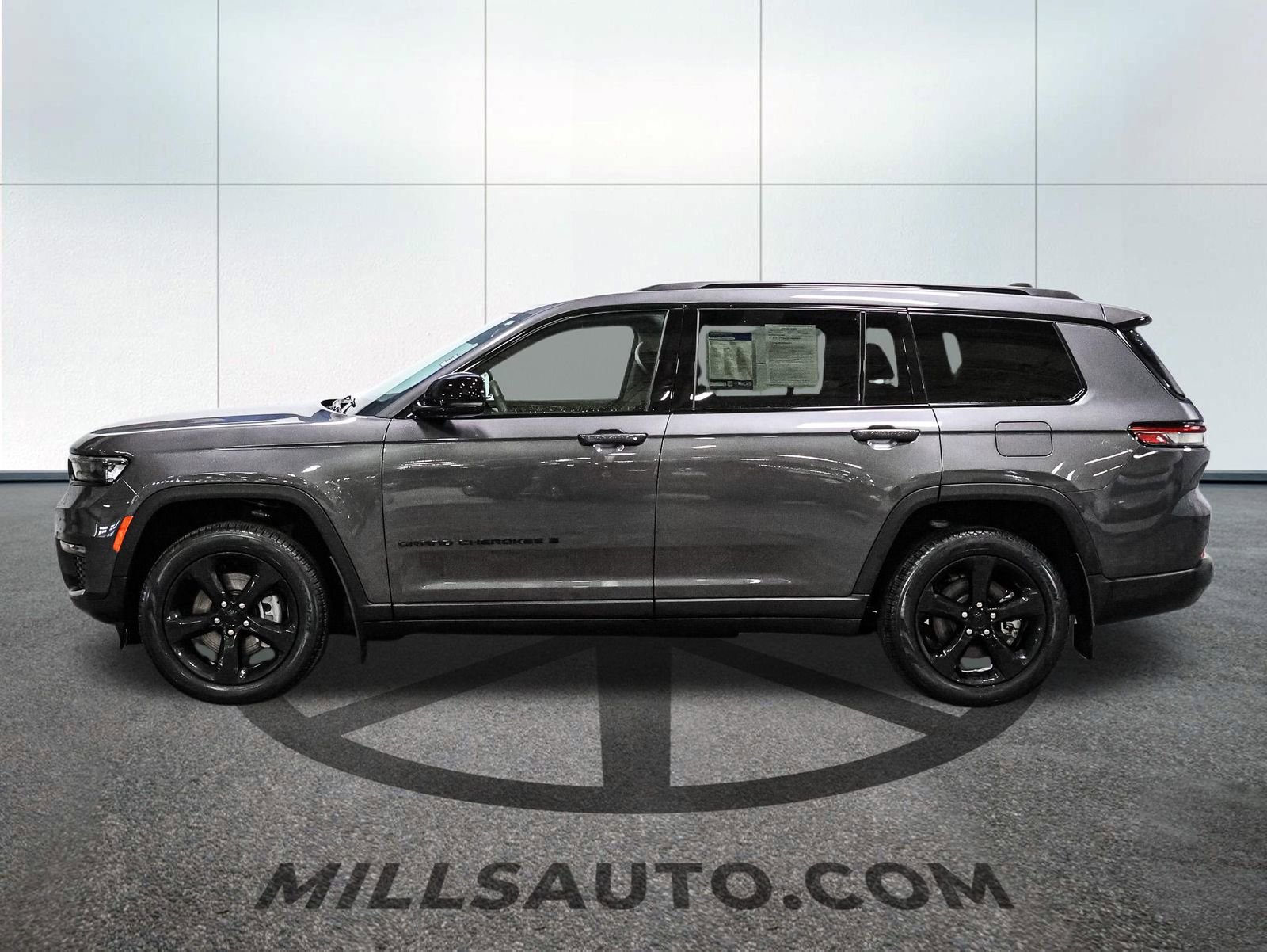 Used 2023 Jeep Grand Cherokee L Limited w/ Black Appearance Package image 3