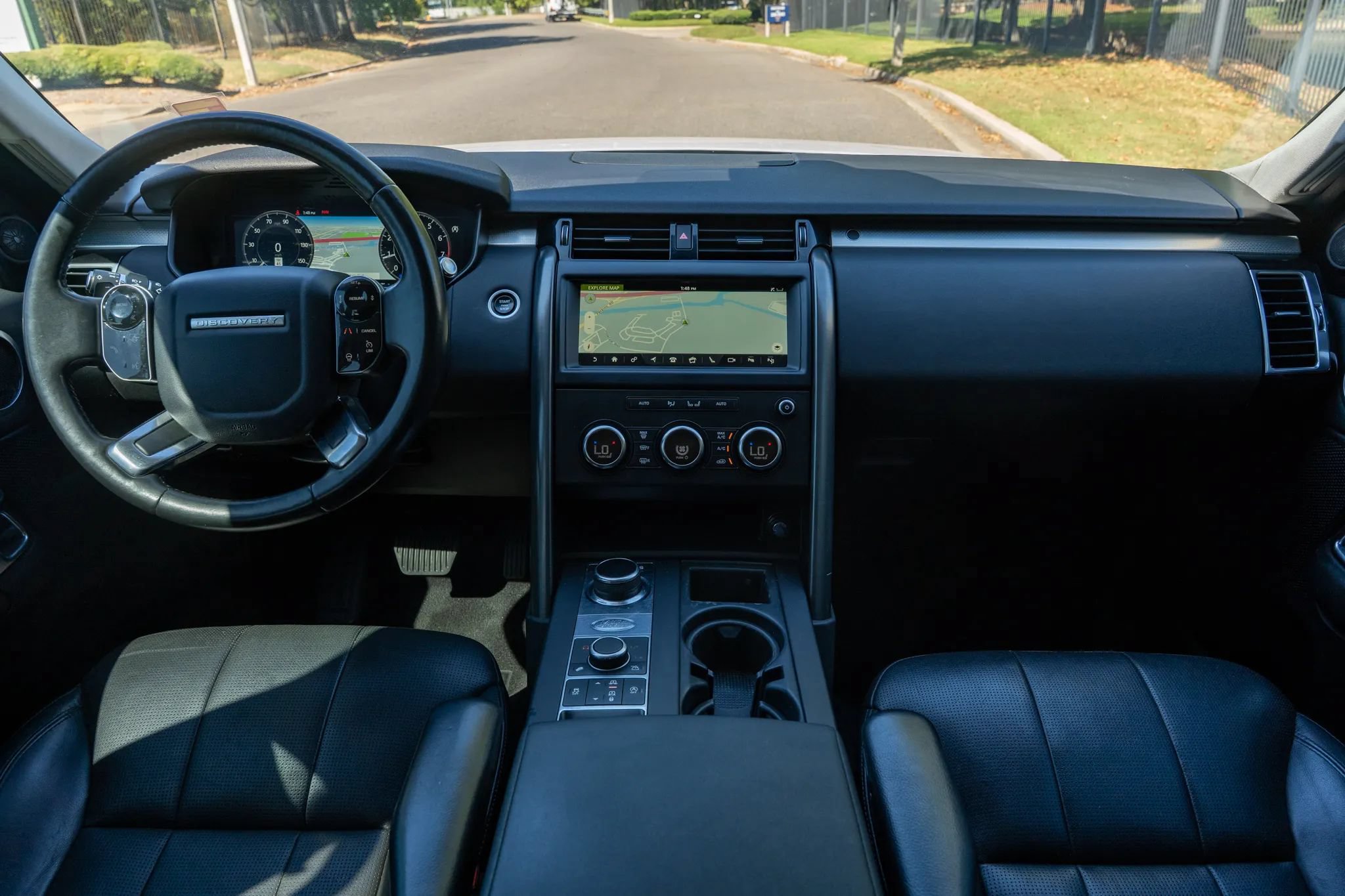 Used 2020 Land Rover Discovery Landmark AWD/4WD image 18
