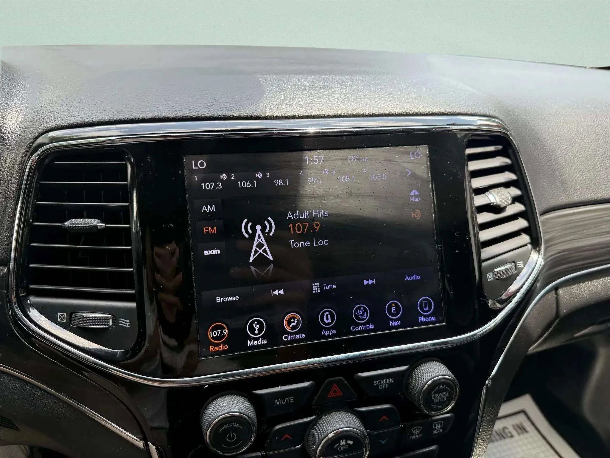 Used 2019 Jeep Grand Cherokee Limited image 24