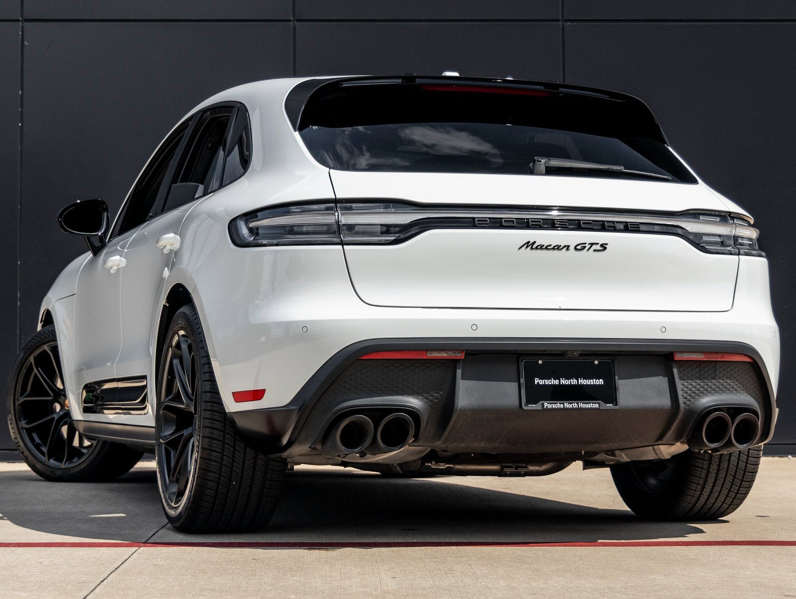 Used 2023 Porsche Macan GTS image 3