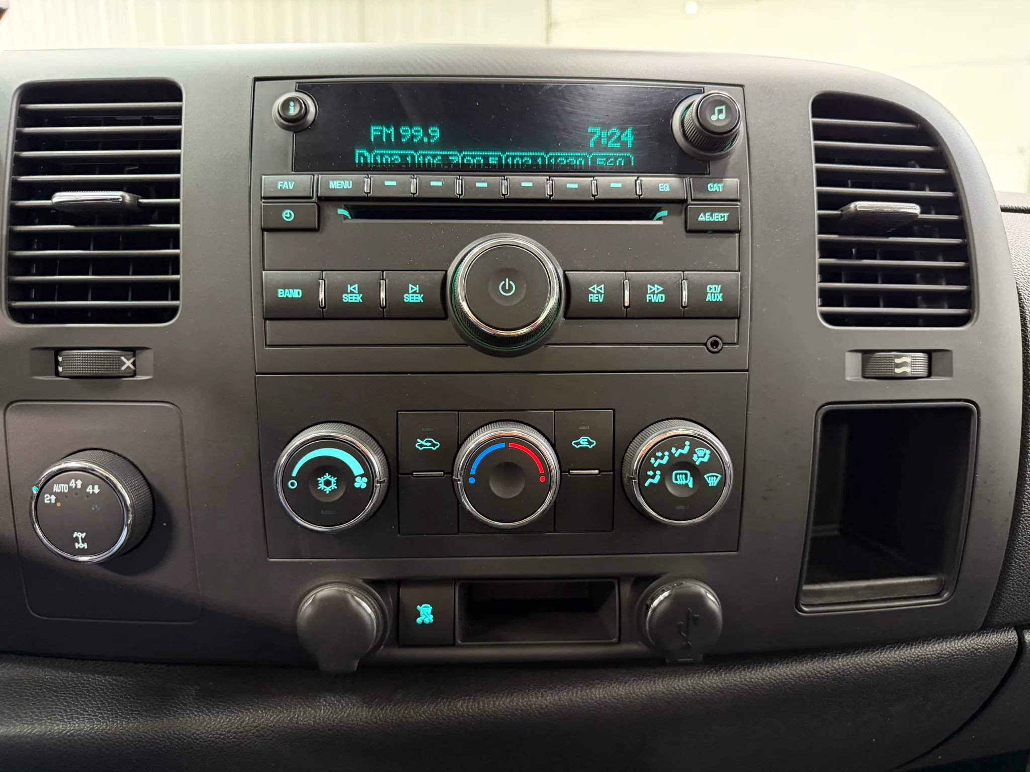 Used 2011 Chevrolet Silverado 1500 LT w/ Interior Plus Package AWD/4WD image 19