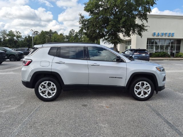 Used 2024 Jeep Compass Latitude AWD/4WD image 2
