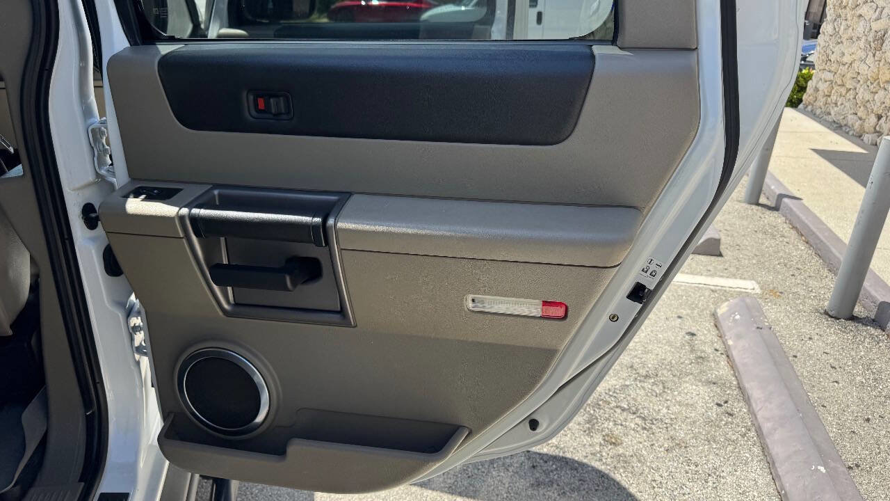 Used 2004 HUMMER H2 w/ Preferred Equipment Group image 19