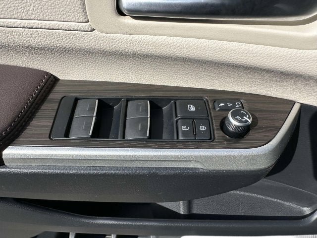 Used 2023 Toyota Sienna Platinum AWD/4WD image 30