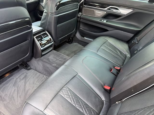Used 2019 BMW 750i w/ Executive Package RWD image 10