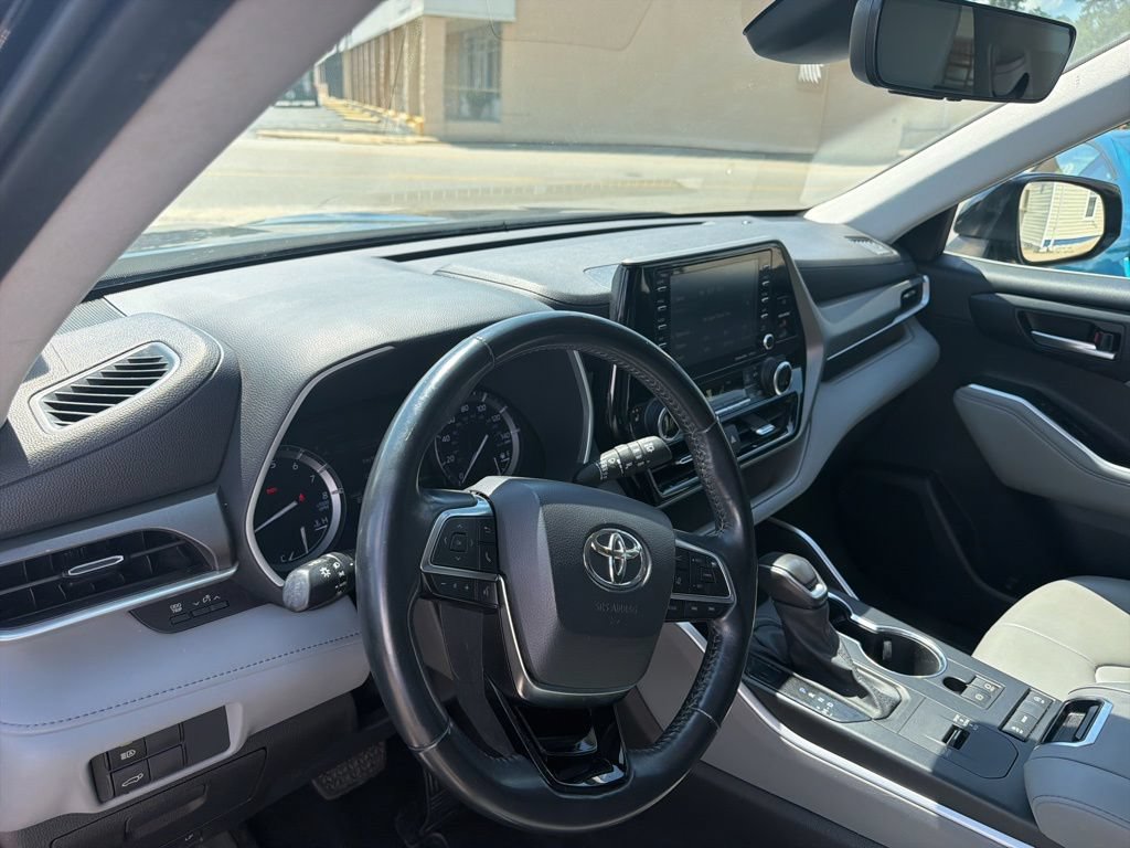 Used 2021 Toyota Highlander XLE FWD image 10