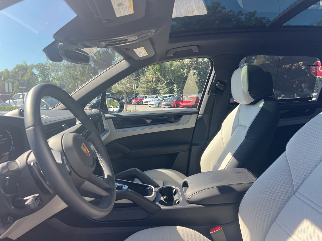 Used 2024 Porsche Cayenne S image 26