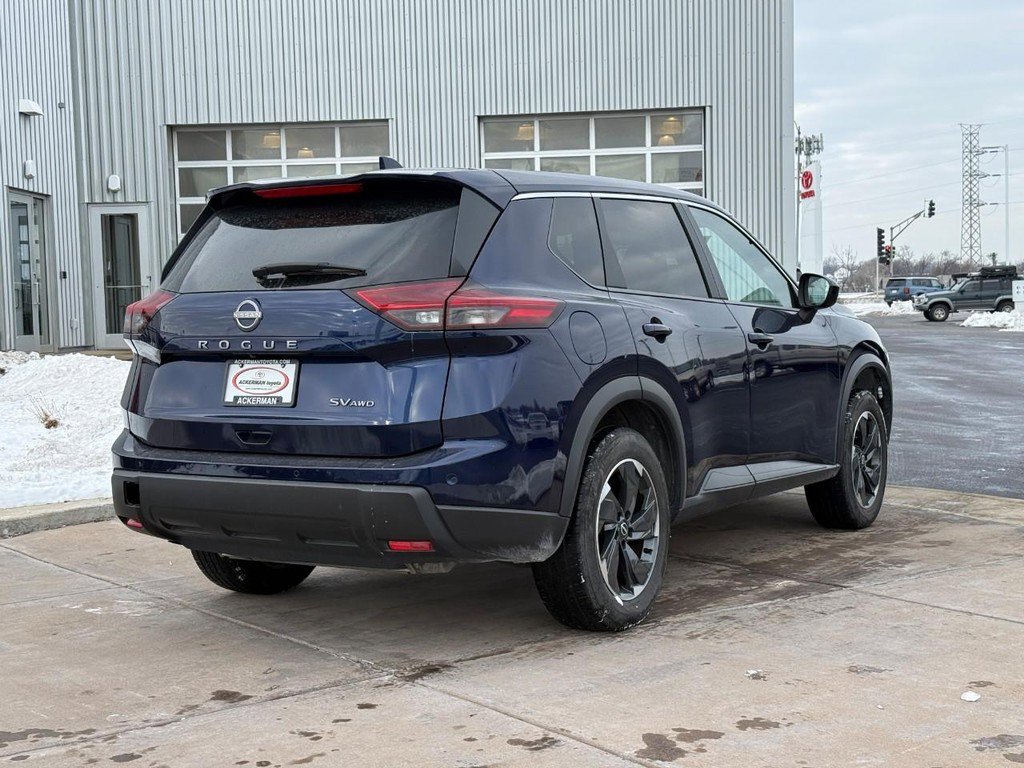 Used 2024 Nissan Rogue SV image 5