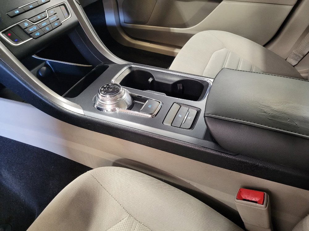 Used 2020 Ford Fusion SE FWD image 26