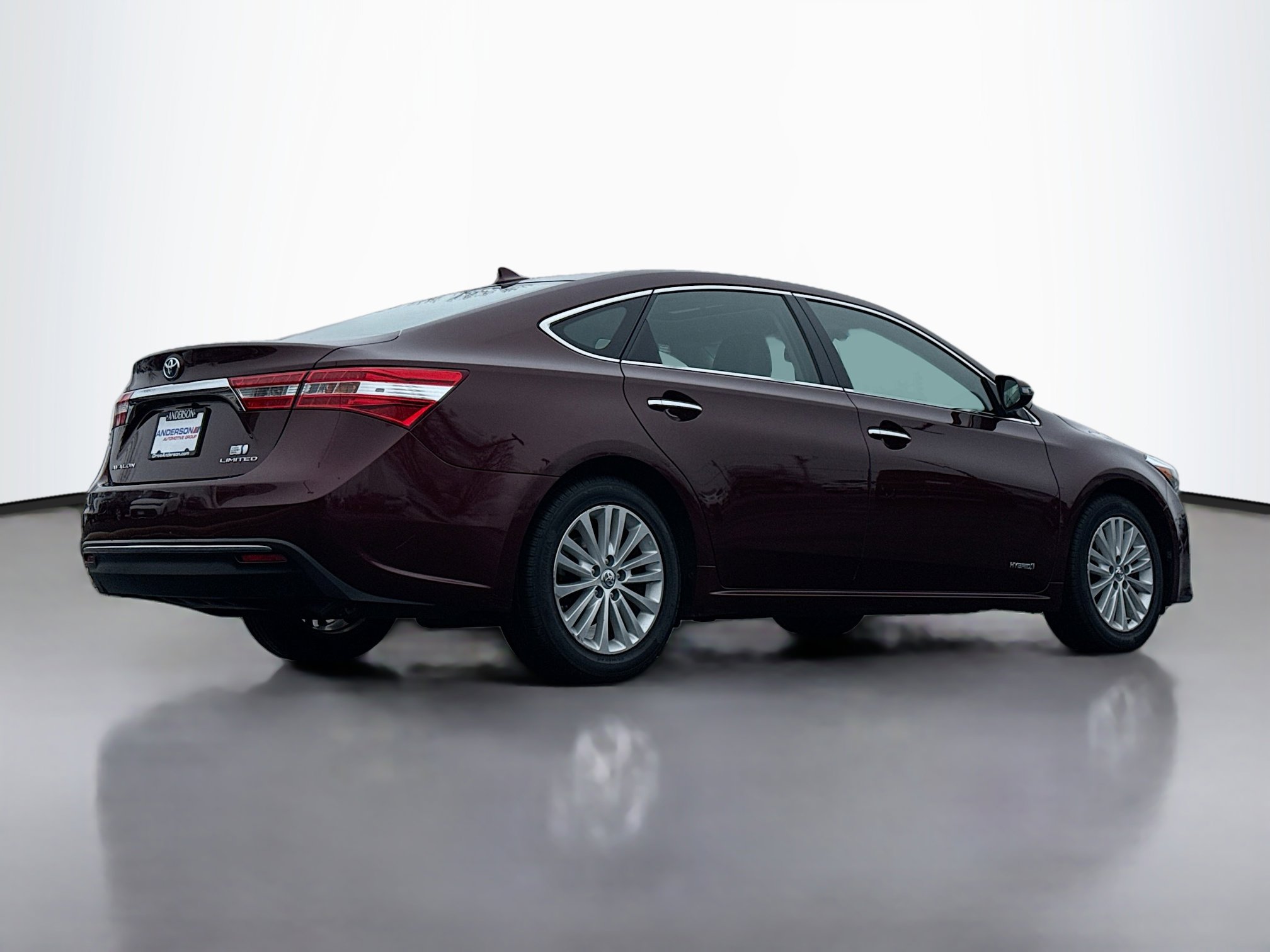 Used 2015 Toyota Avalon Limited image 2