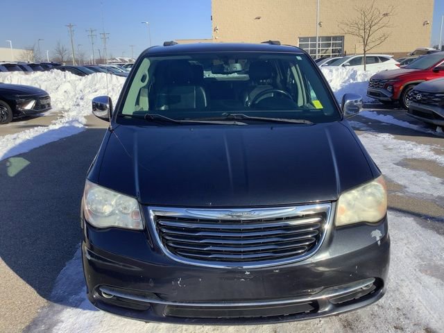 Used 2014 Chrysler Town & Country Touring-L w/ Driver Convenience Group image 2