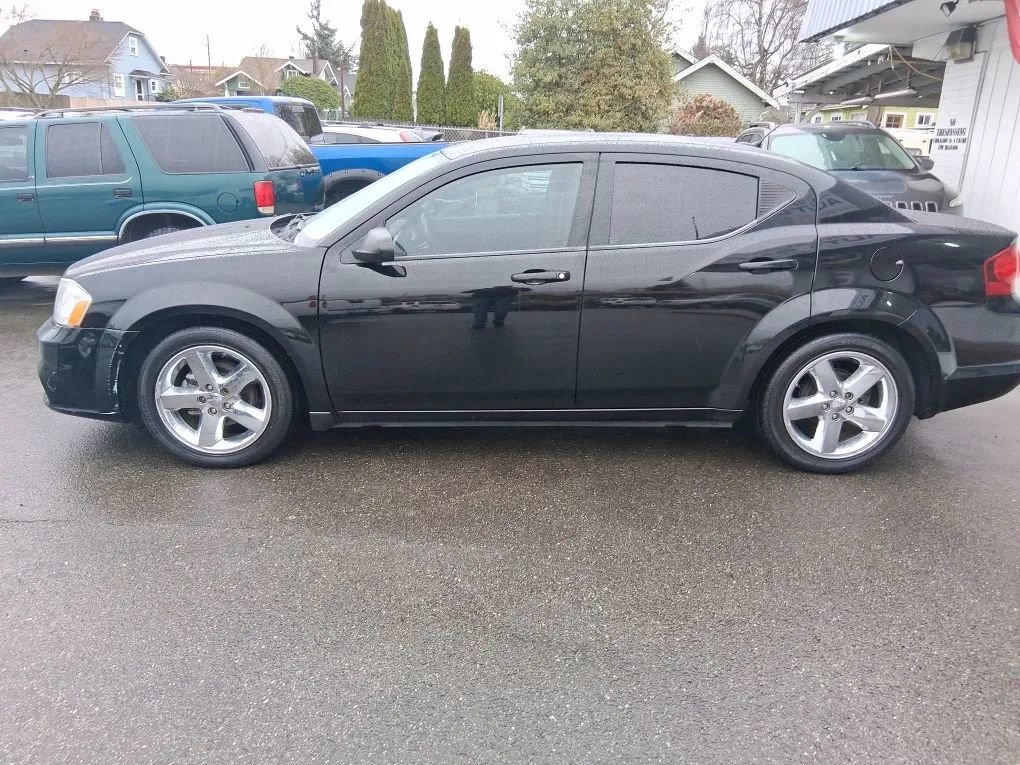 Used 2013 Dodge Avenger SE image 4