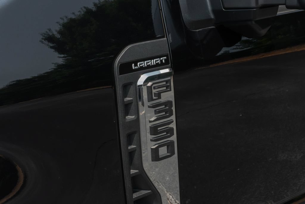 Used 2024 Ford F350 Lariat w/ Lariat Ultimate Package AWD/4WD image 3