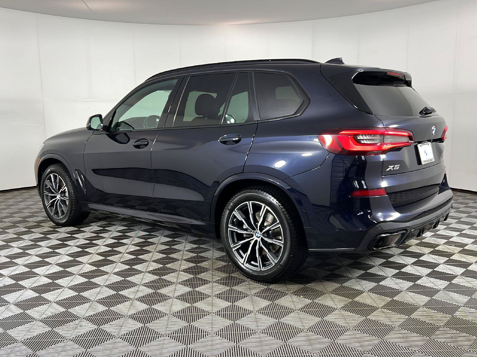Used 2023 BMW X5 xDrive40i w/ M Sport Package AWD/4WD image 9