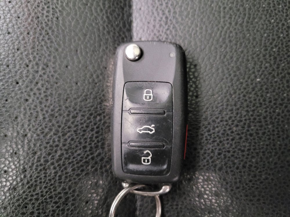 Used 2014 Volkswagen Tiguan SEL FWD image 32