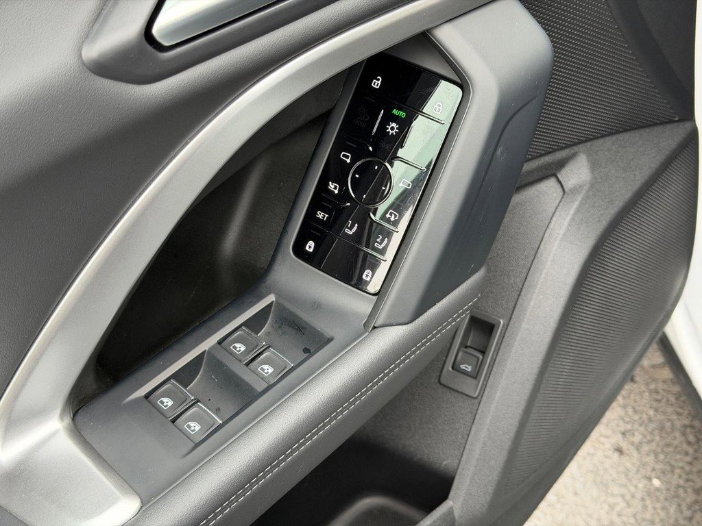 Used 2025 Audi Q5 Premium w/ Convenience Package image 16