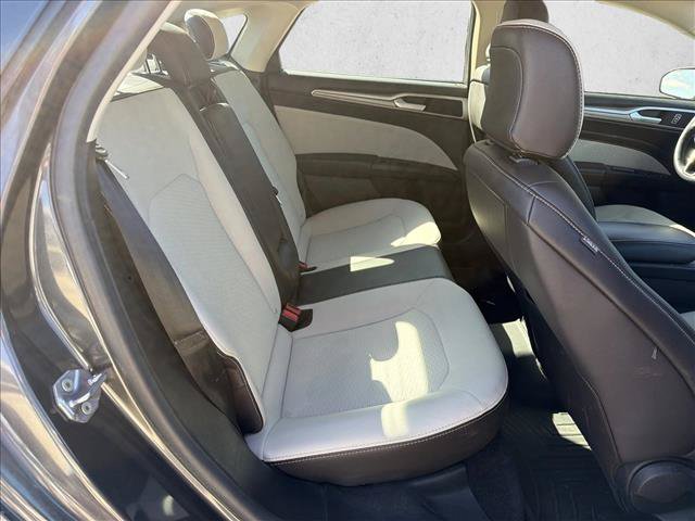 Used 2020 Ford Fusion SE w/ Equipment Group 151A FWD image 4