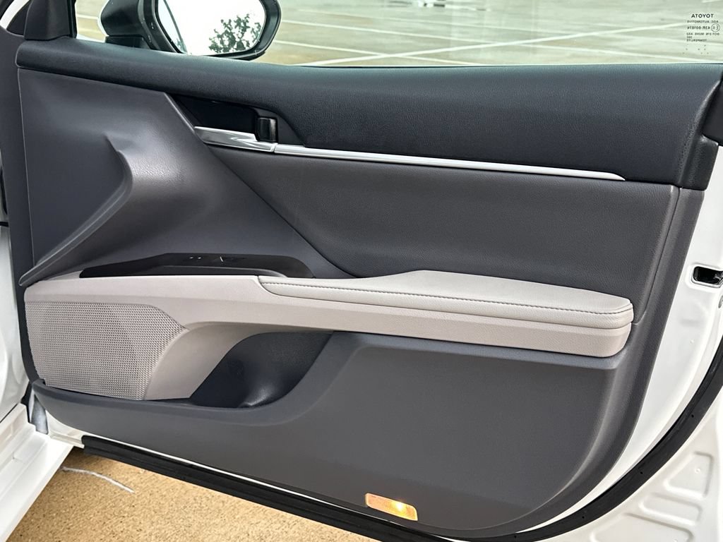 Used 2022 Toyota Camry XLE FWD image 12