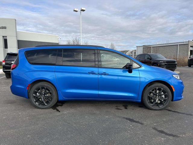 New 2026 Chrysler Pacifica Select w/ S Appearance Package AWD/4WD image 10