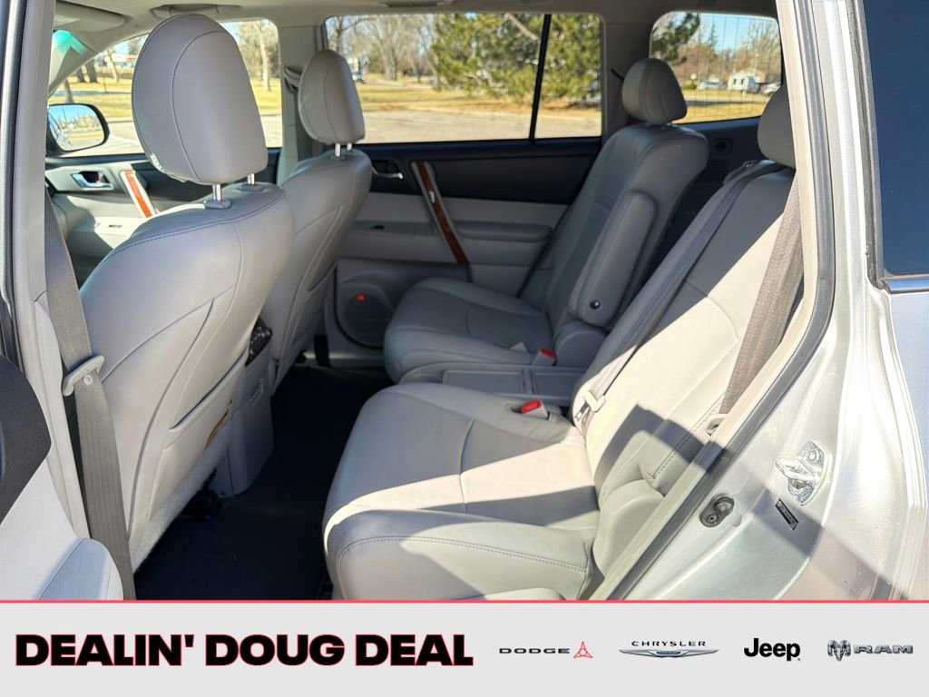 Used 2013 Toyota Highlander Limited image 24
