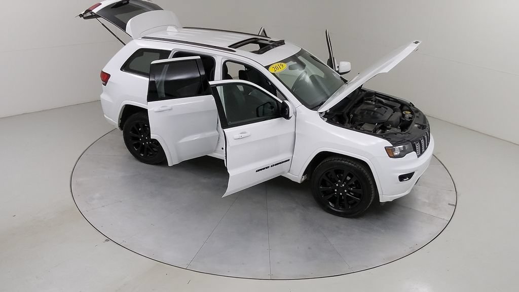 Used 2019 Jeep Grand Cherokee Altitude AWD/4WD image 45