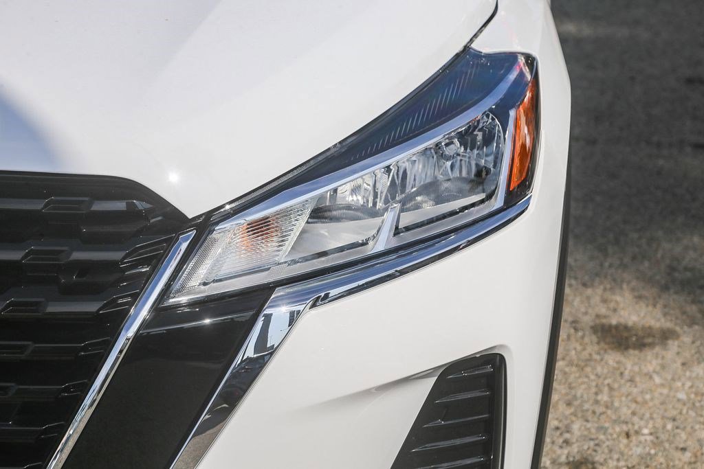 Certified 2025 Nissan Kicks Play S image 4