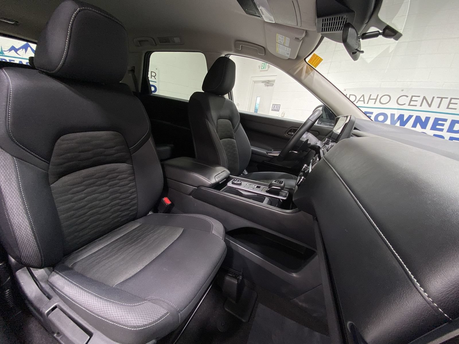 Used 2025 Nissan Pathfinder SV AWD/4WD image 24