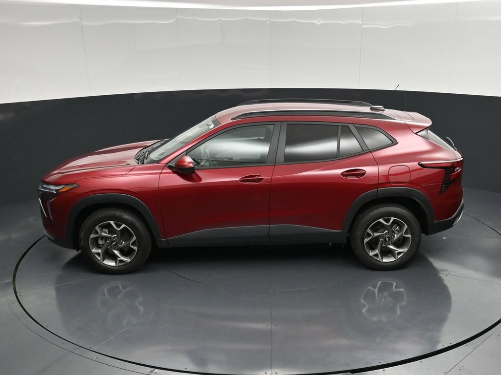 Used 2025 Chevrolet Trax LT w/ LT Convenience Package FWD image 46