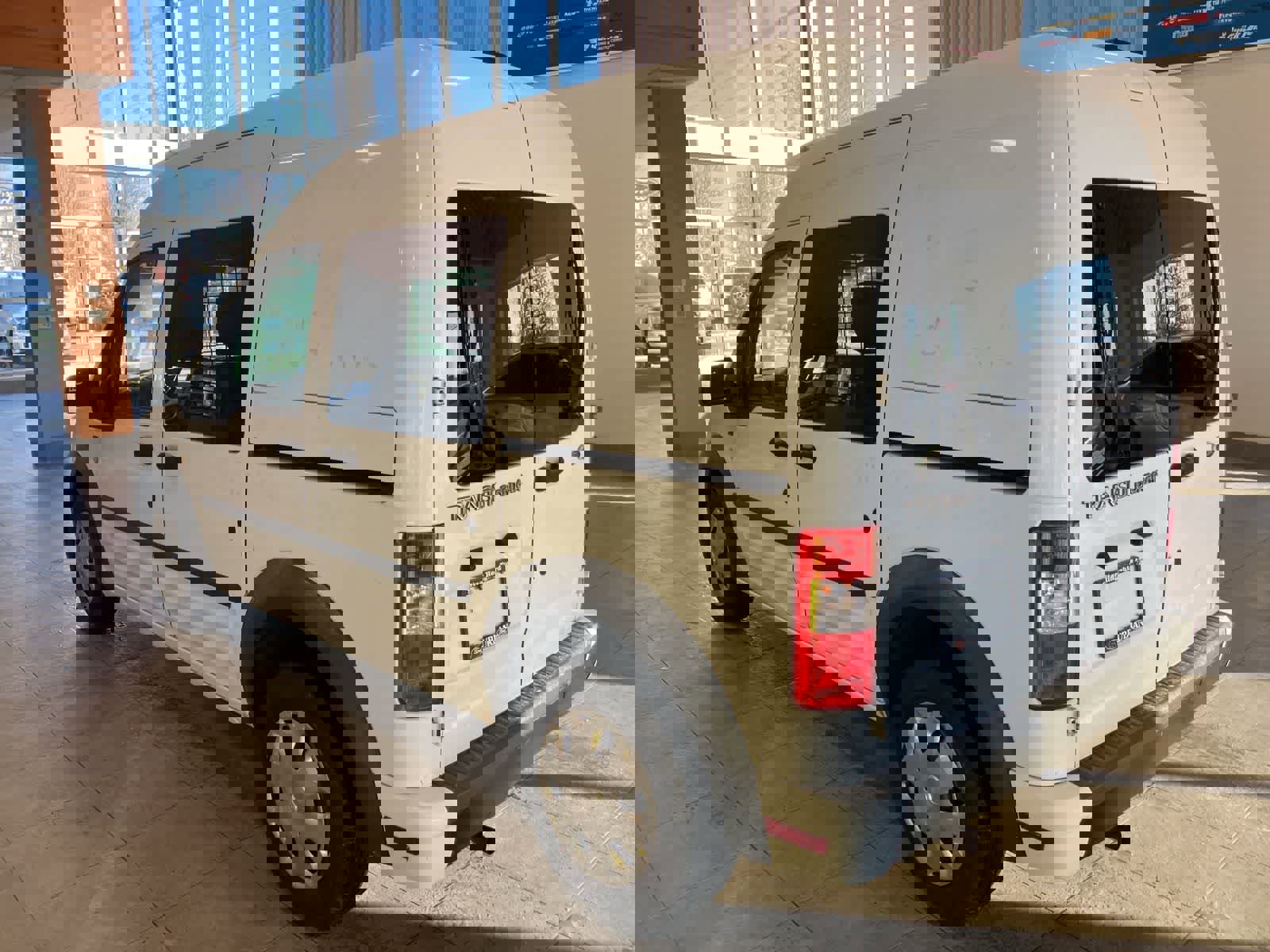 Used 2013 Ford Transit Connect XLT image 7