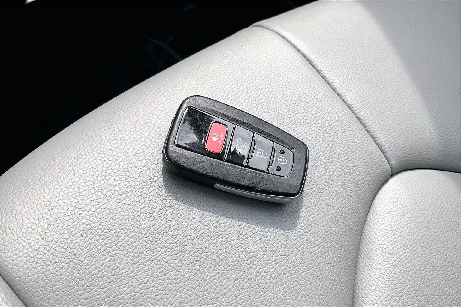 Used 2022 Toyota Highlander XLE AWD/4WD image 14