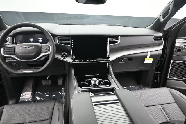 New 2026 Jeep Grand Wagoneer L Limited AWD/4WD image 10