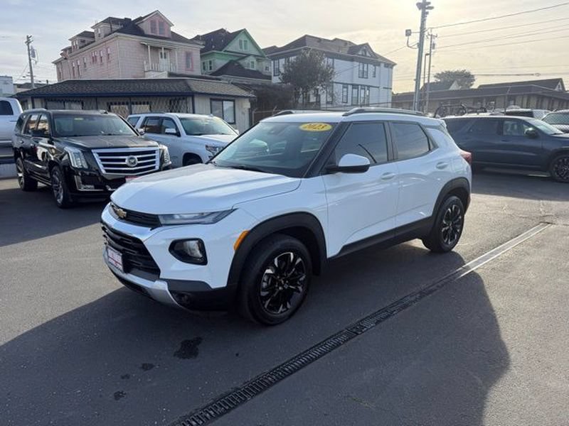 Used 2023 Chevrolet TrailBlazer LT FWD image 2
