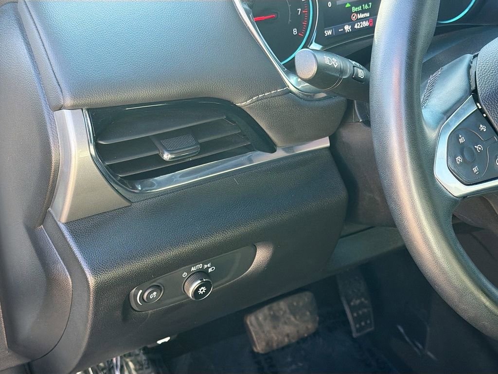 Used 2023 Chevrolet Traverse LT w/ LT Premium Package image 10