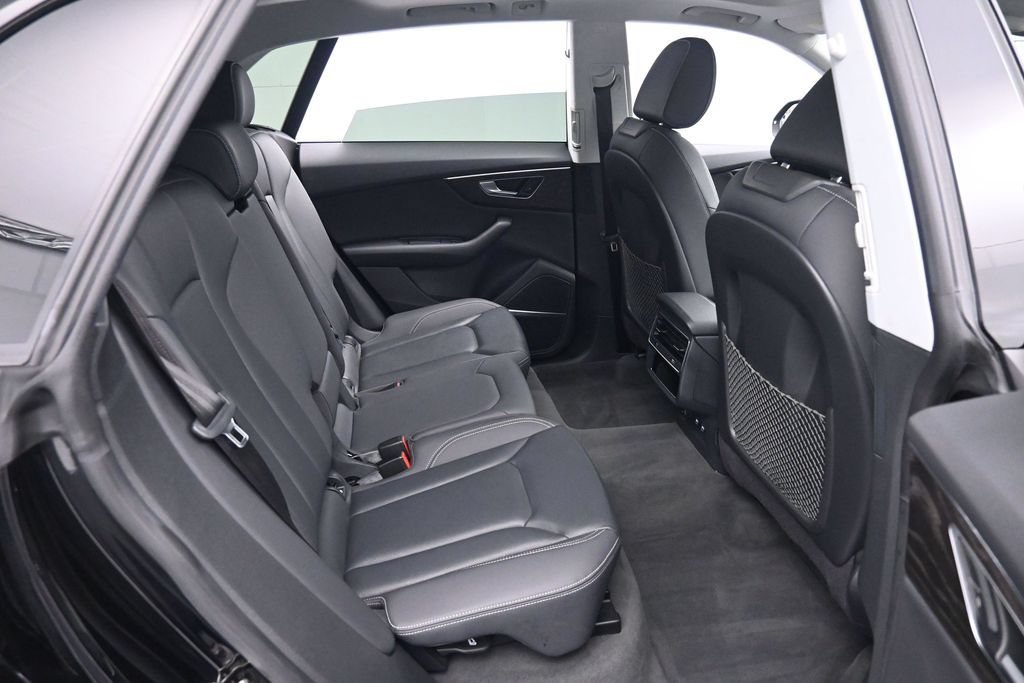 Used 2020 Audi Q8 Premium Plus w/ Premium Plus Package AWD/4WD image 17