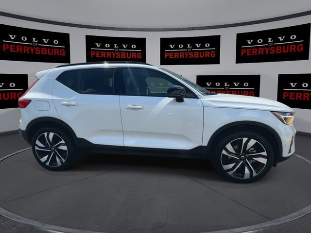 Used 2025 Volvo XC40 B5 Plus w/ Protection Package Premier AWD/4WD image 9